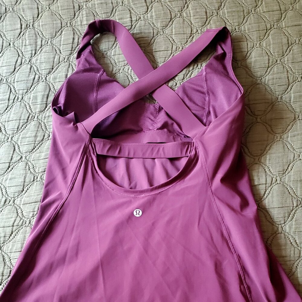 Lululemon criss cross tank top in burgandy with built in bra size 8